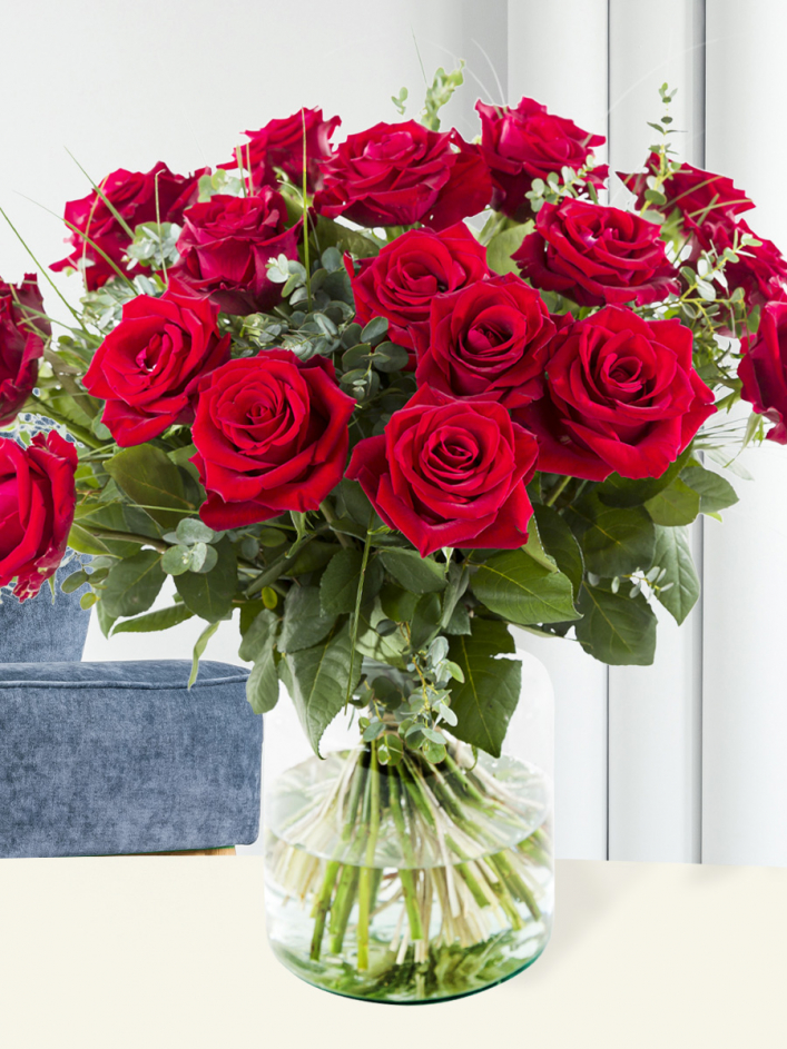 jongen nabootsen Gluren 20 rode rozen met eucalyptus - EverRed | SURPROSE.nl