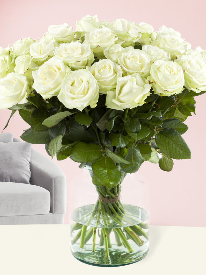 Grappig rit slepen 30 witte rozen bestellen | SURPROSE